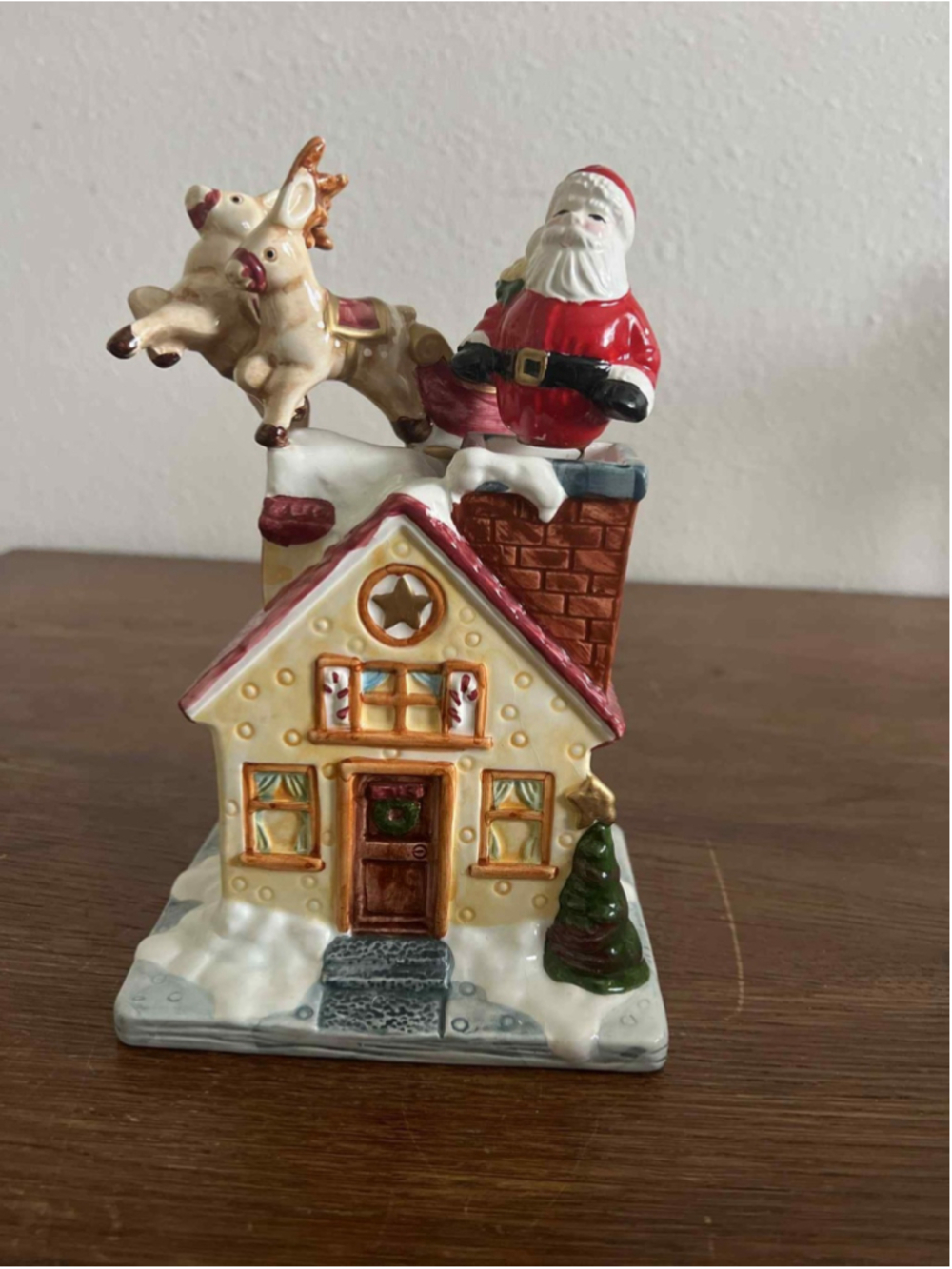 Holiday Treasures Santa & Reindeer Ceramic Christmas House Figurine & Box 8.5” - Picture 1 of 3